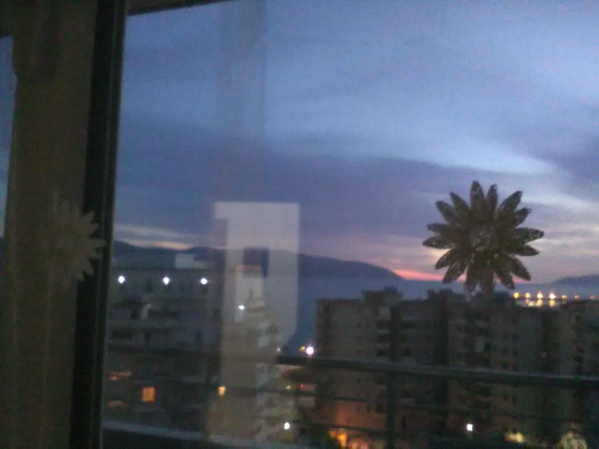 Lindita'S Seaview Appartment Вльора Екстер'єр фото