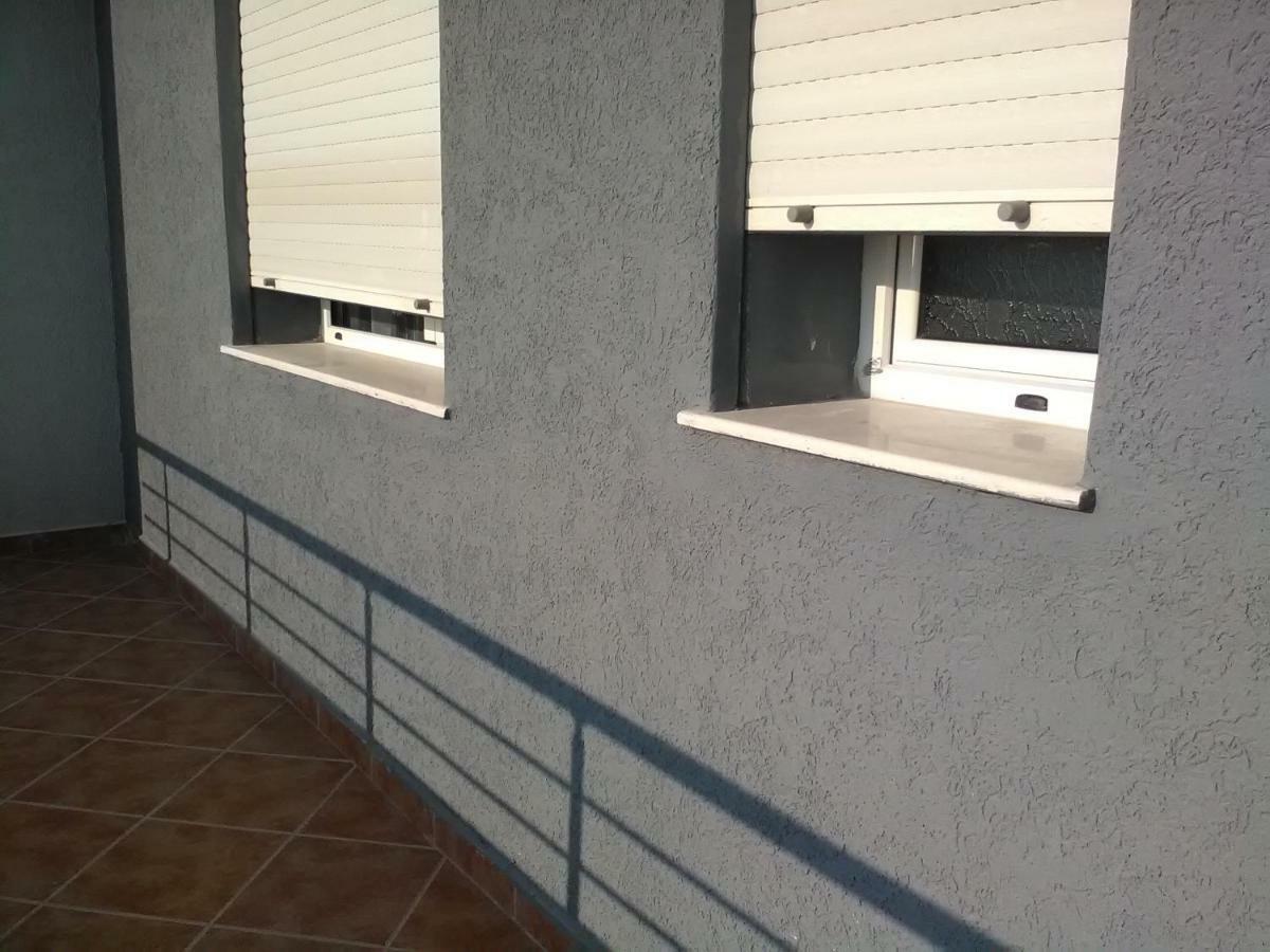 Lindita'S Seaview Appartment Вльора Екстер'єр фото