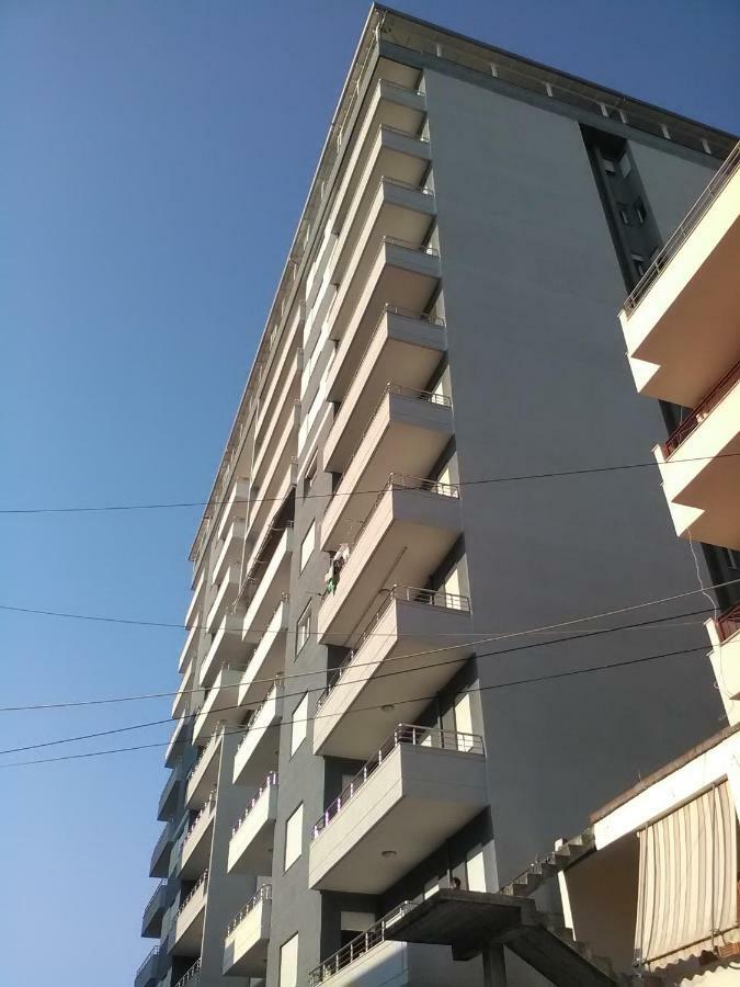 Lindita'S Seaview Appartment Вльора Екстер'єр фото